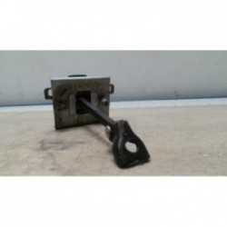 Tirant de porte avant droit...