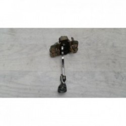 Tirant de porte avant droit...