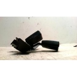 Attache ceinture arriere...