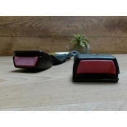 Attache ceinture arriere...