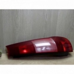 Feu arriere principal droit...