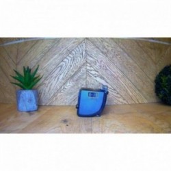 Vide poche avant droit...