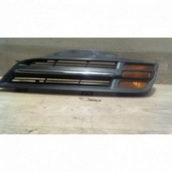 Grille de calandre gauche...