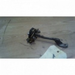 Tirant de porte avant droit...