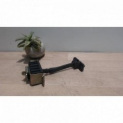 Tirant de porte avant droit...