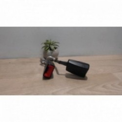 Attache ceinture arriere...