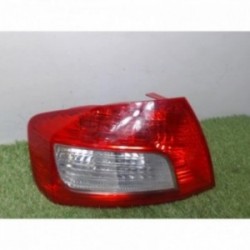 Feu arriere principal droit...