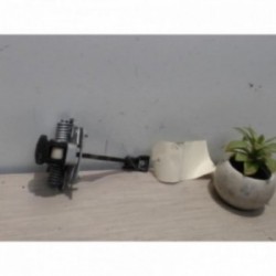 Tirant de porte avant droit...