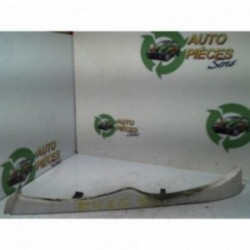 Enjoliveur moustache...