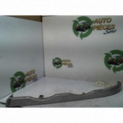 Enjoliveur moustache...