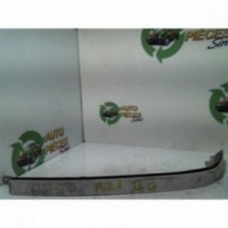 Enjoliveur moustache...