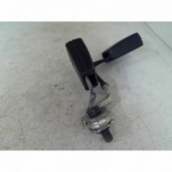 Attache ceinture arriere...