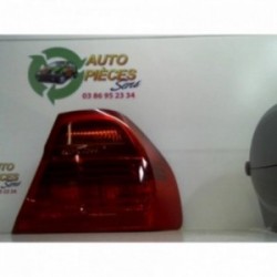 Feu arriere principal droit...