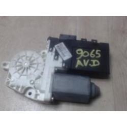Moteur leve vitre avant...