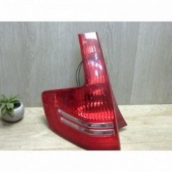 Feu arriere principal droit...