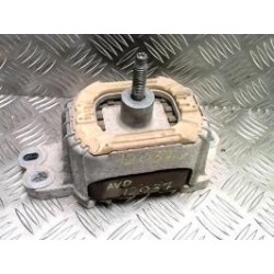 Support moteur droit...