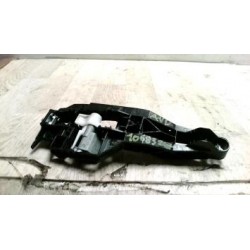 Support poignee porte avant...