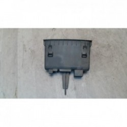 Vide poche avant droit...