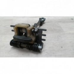 Tirant de porte avant droit...