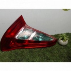 Feu arriere principal droit...