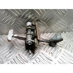 Tirant de porte avant...