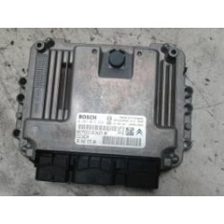 Calculateur moteur PEUGEOT...
