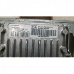 Calculateur moteur PEUGEOT...
