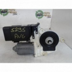 Moteur leve vitre avant...