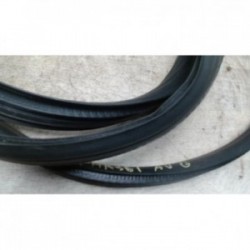 Joint de porte avant gauche...